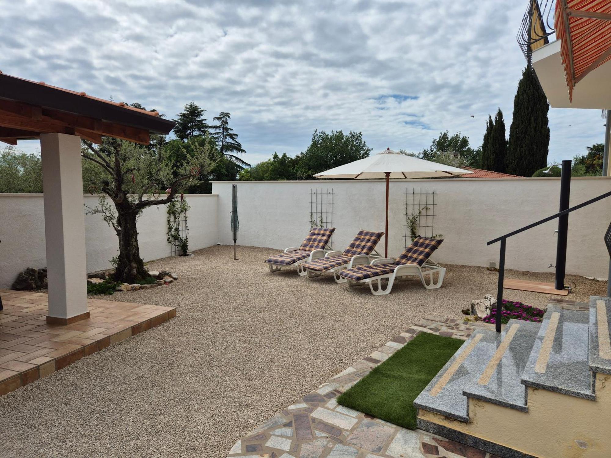Apartment Vinja Porec - Privat Garden - Whirlpool Экстерьер фото
